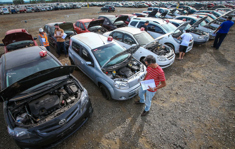 Leilões Automotivos: Como Eles Estão Redefinindo o Mercado de Carros Usados no Brasil